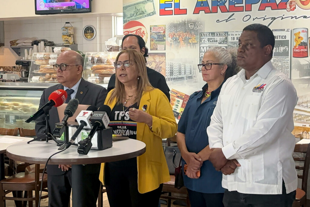 Venezolanos y haitianos en EE.UU. renuevan lucha por el TPS tras sismos y fallo del Supremo - 27cbd516663b6761bf144f6506bb513c109fe9fcw-1024x683