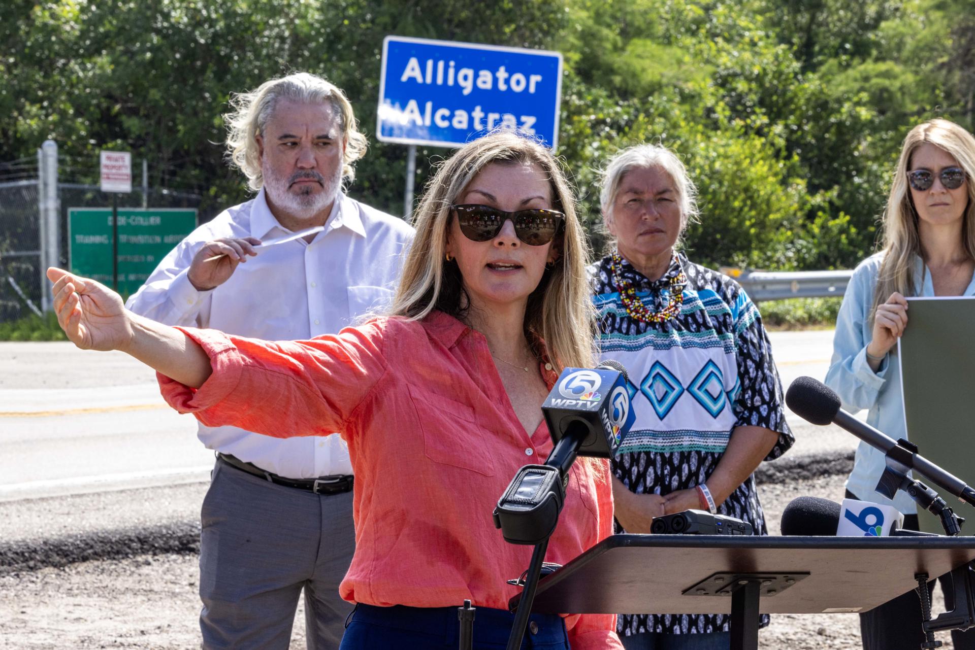 Activistas exigen a EE.UU. y Florida rendir cuentas y reparar daños tras Alligator Alcatraz