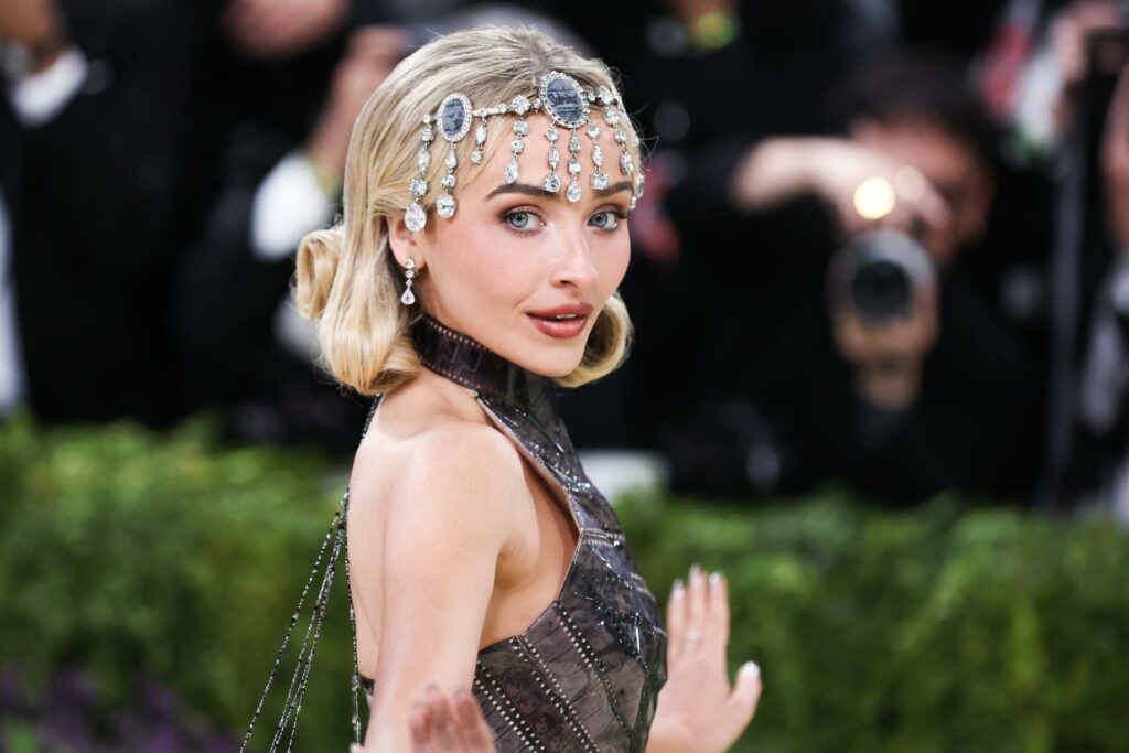 Sabrina Carpenter obtiene orden de alejamiento de cinco años contra su presunto acosador