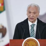 Acusan de violencia doméstica a Víctor Rodríguez, exdirector de Pemex