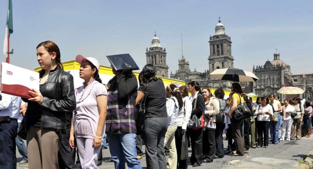 Empleo en México se desacelera con la pérdida de casi 30 mil puestos formales en mayo