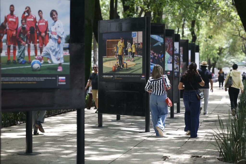 Una exposición fotográfica retrata vínculo futbolero entre México y la Unión Europea
