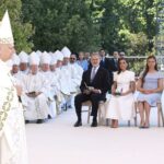 Una marea multicultural se congrega alrededor del papa en su primera misa en España