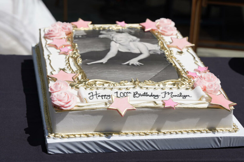 Rosas, pastel y cine: Hollywood celebra el legado de Marilyn Monroe - 77758bc42e403c2ab1ee086af995ee9d33ed89c2w-1024x682