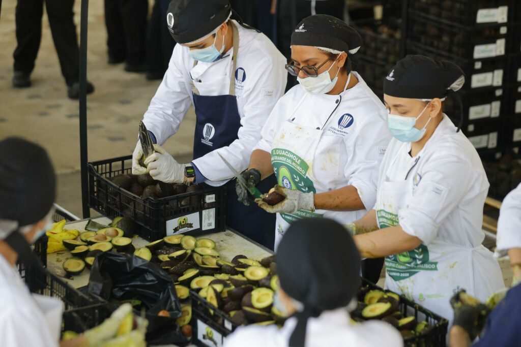 Jalisco establece un Récord Guinness del guacamole más grande del mundo - 7f70c893f06fa4f83e36824d05ef5d2e551bf769w-1024x683