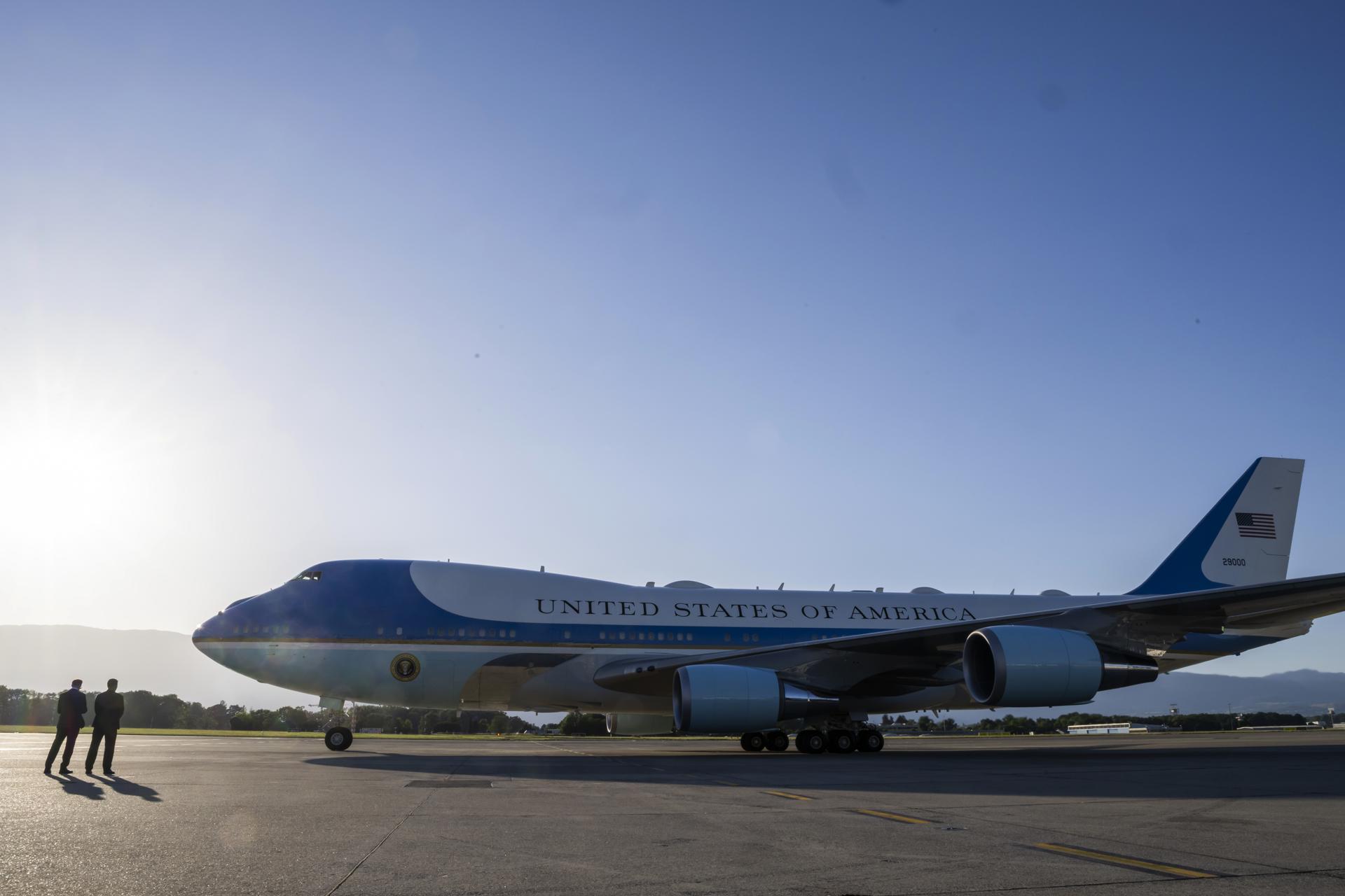 Trump desvela el nuevo Air Force One, un Boeing de lujo con los colores de la bandera Trump desvela el nuevo Air Force One, un Boeing de lujo con los colores de la bandera