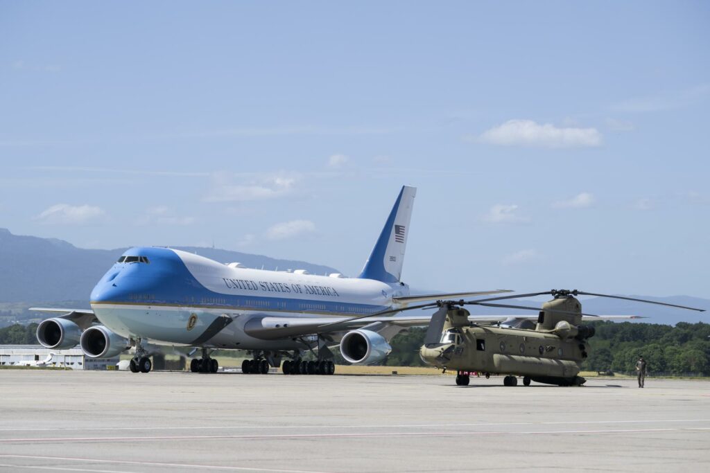 Trump desvela el nuevo Air Force One, un Boeing de lujo con los colores de la bandera - 9b23cd4775e99838b6072c4219b177e961480046w-1024x683