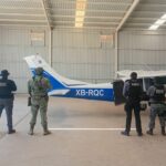 Aseguran aeronave con cargamento de cocaína y armamento en Mexicali, Baja California