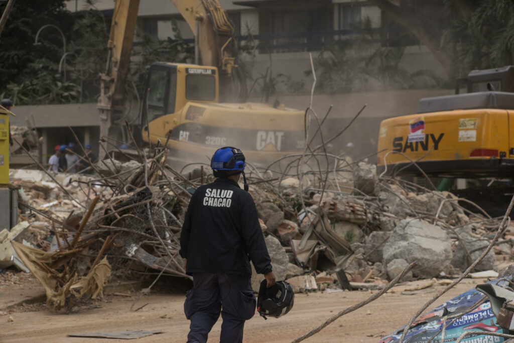 Suman 235 los fallecidos y 4 mil 300 los heridos en Venezuela tras terremotos