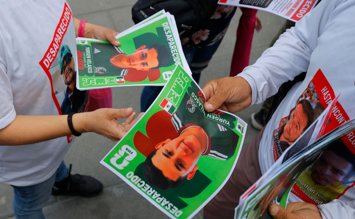 Crean álbum del Mundial con rostros de desaparecidos Crean álbum del Mundial con rostros de desaparecidos