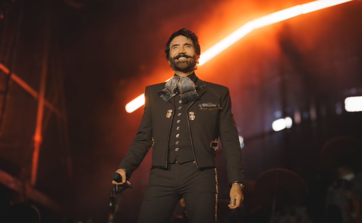 Alejandro Fernández ofrece la serenata más grande del mundo en la Glorieta de La Minerva