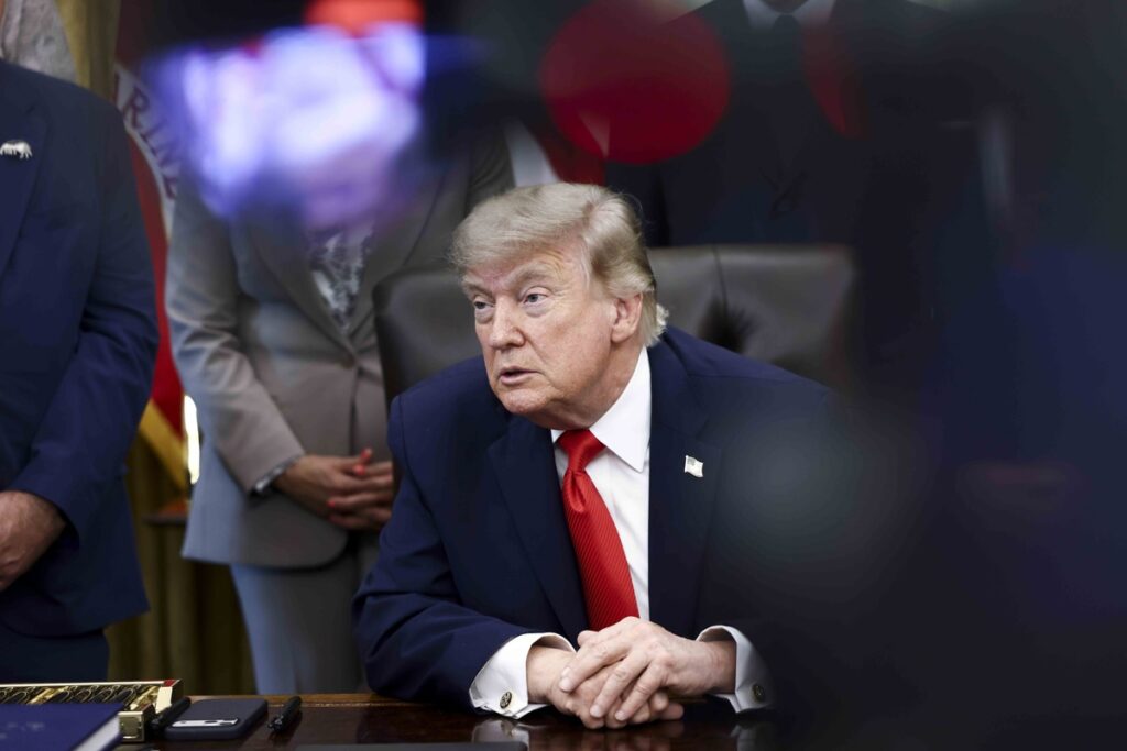 Anuncia Trump acuerdo con Irán y la próxima reapertura del Estrecho de Ormuz