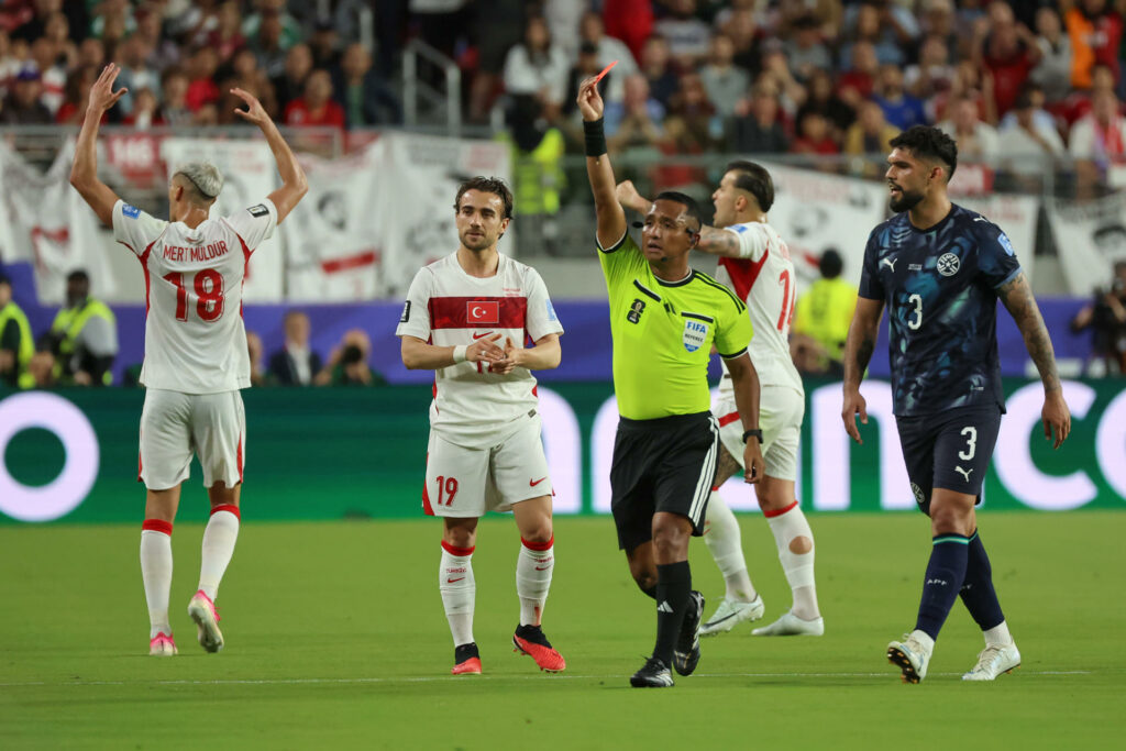 FIFA revoca acreditación a periodista paraguayo por ofensas al árbitro
