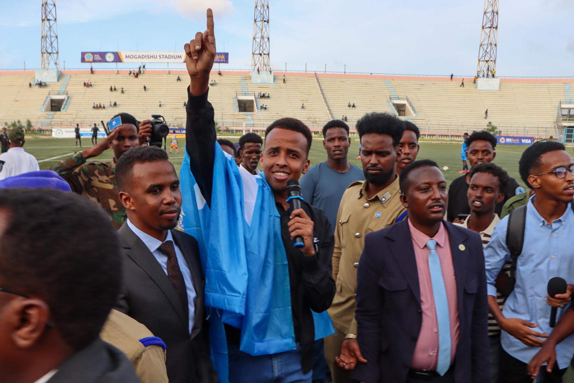 Árbitro somalí vetado por EE.UU. para el Mundial pitará la final de la Supercopa de Europa Árbitro somalí vetado por EE.UU. para el Mundial pitará la final de la Supercopa de Europa