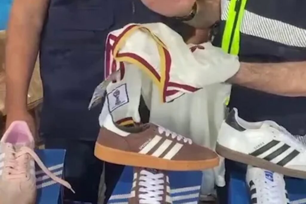 Aseguran en España 66 mil camisetas de futbol falsas que se venderían durante el Mundial