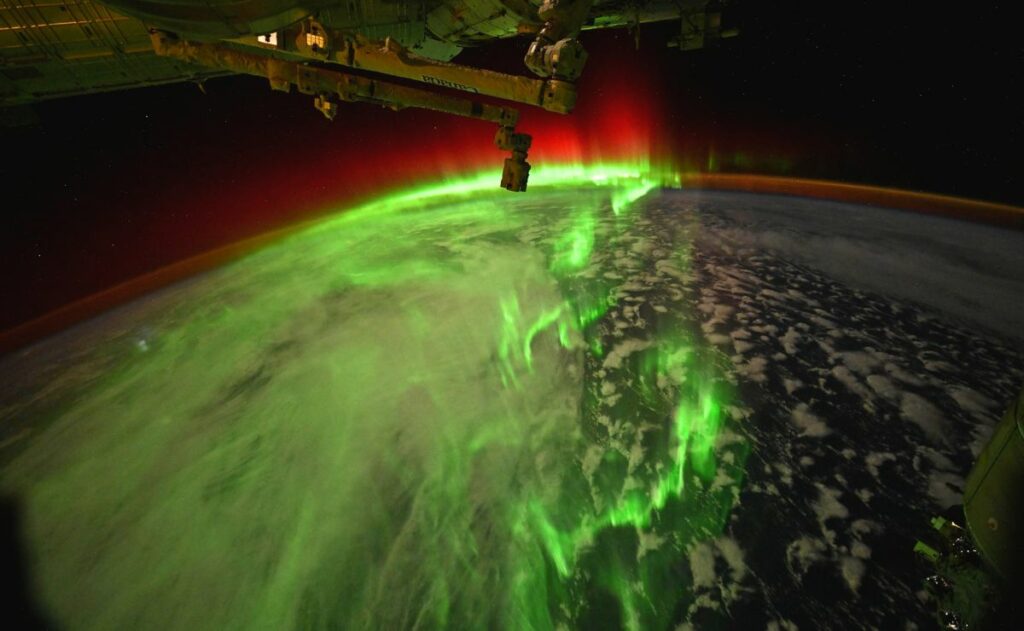 Auroras australes sorprenden a astronautas en la Estación Espacial Internacional