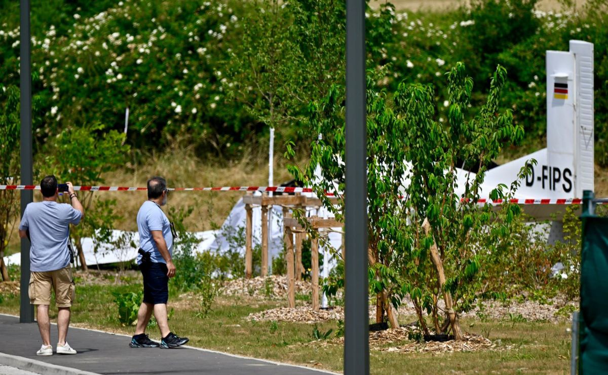 Mueren 11 personas al estrellarse un avión pequeño en Francia