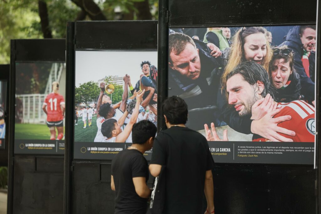 Una exposición fotográfica retrata vínculo futbolero entre México y la Unión Europea - bdecee7a309c23a9b8908954380db2862c3ad7ffw-1024x683