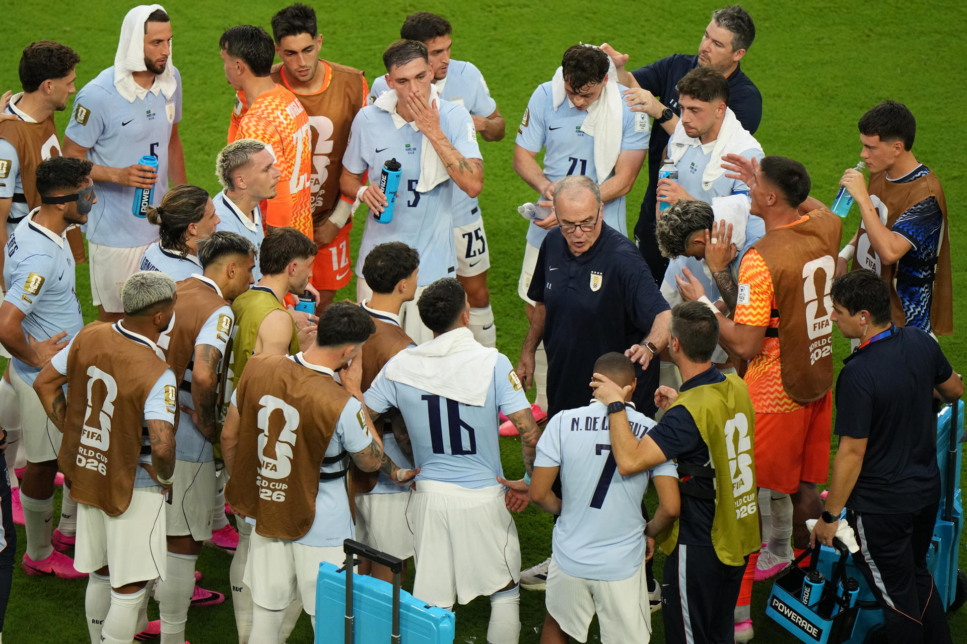 Bielsa critica las pausas de hidratación en el Mundial: “Le quitan mucho al fútbol”