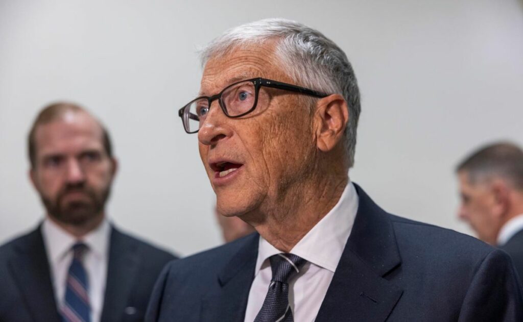 “Nunca debí haberme reunido con él”: Gates se arrepiente de su relación con Epstein