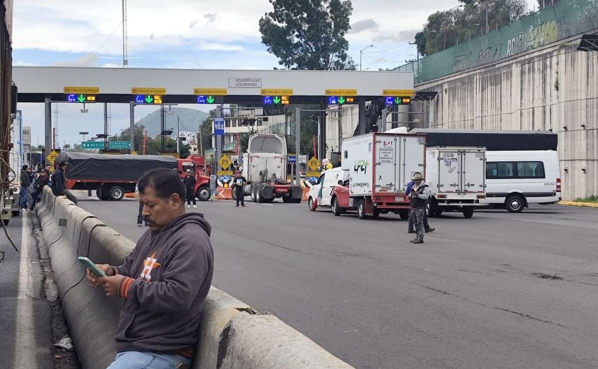 Transportistas bloquean la México-Pachuca; líderes se reúnen con Omar García Harfuch Transportistas bloquean la México-Pachuca; líderes se reúnen con Omar García Harfuch