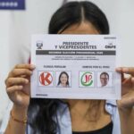 Perú vota para elegir entre Fujimori y Sánchez a su noveno presidente en diez años