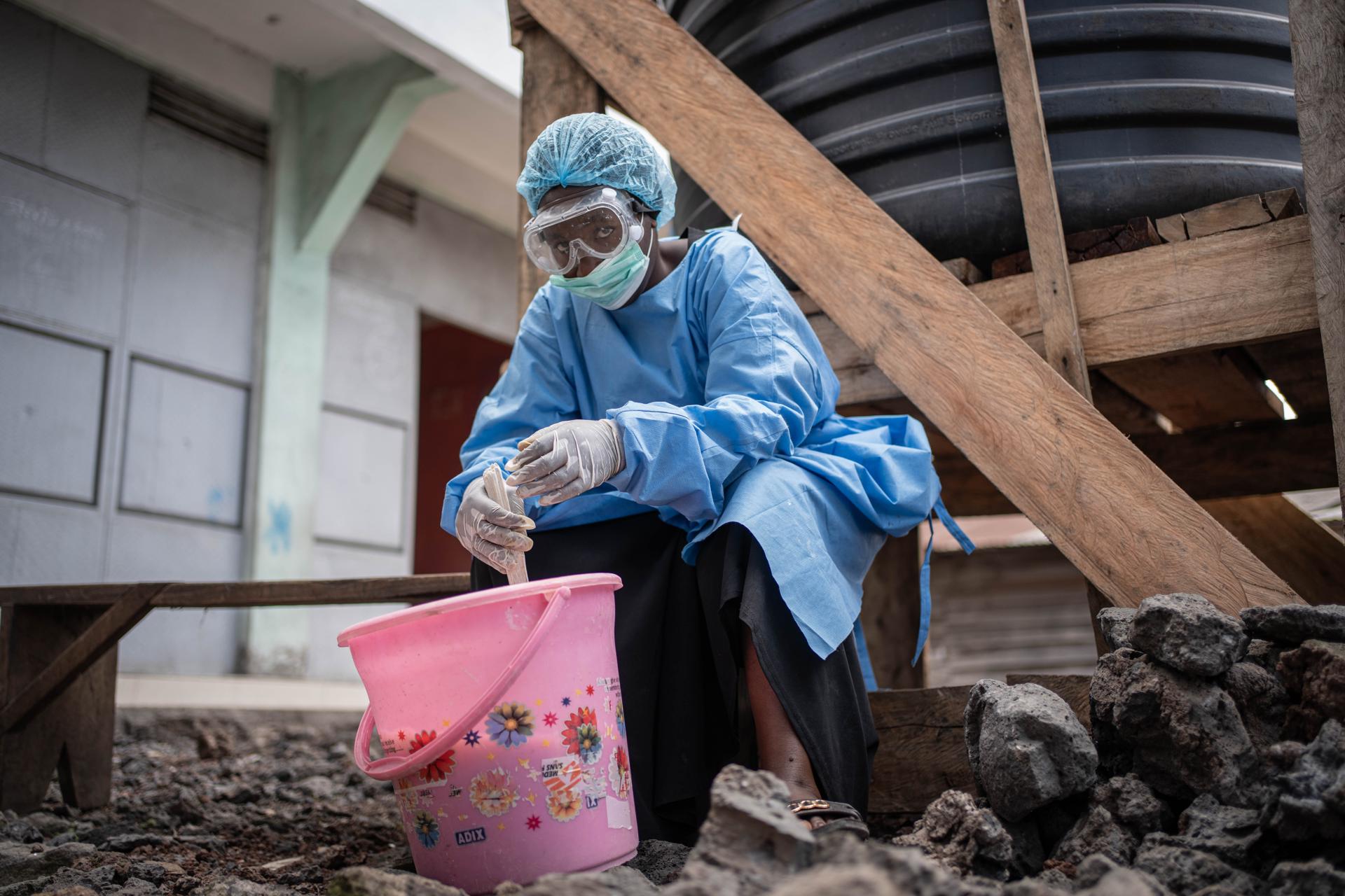 OMS y RD del Congo trabajan para lograr una vacuna contra la cepa del actual brote de ébola