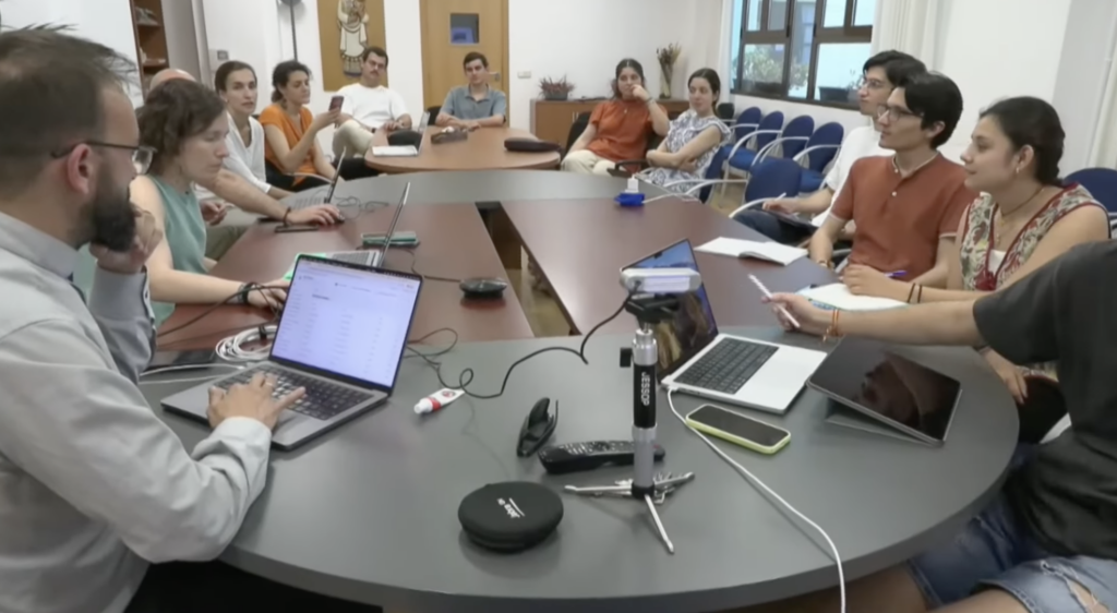 Los voluntarios que harán posible la visita del papa a España Los voluntarios que harán posible la visita del papa a España