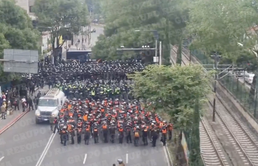 La CNTE pretende llegar al Estadio Ciudad de México; Policía capitalina lo impide
