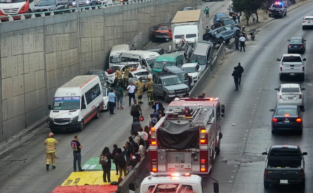 Video: Tráiler provoca carambola de 34 autos en Tijuana; hay múltiples heridos