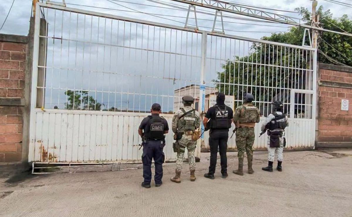 Hallan droga en base de transporte público de Cuernavaca; “eran obligados”, dice líder del gremio Hallan droga en base de transporte público de Cuernavaca; “eran obligados”, dice líder del gremio