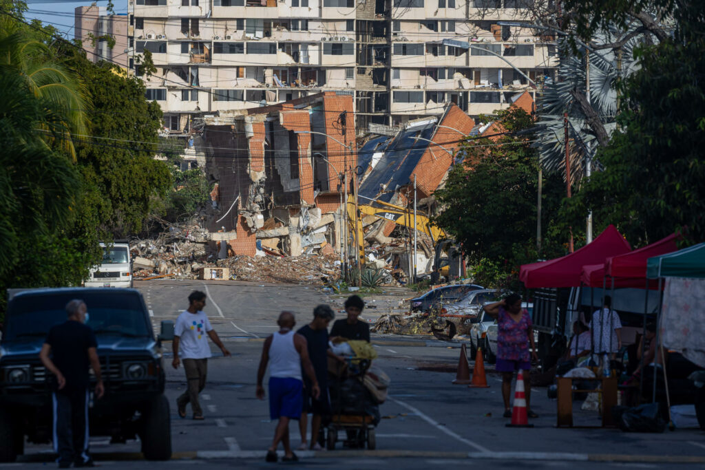 Continúan los intentos de rescatar supervivientes seis días después de sismos en Venezuela