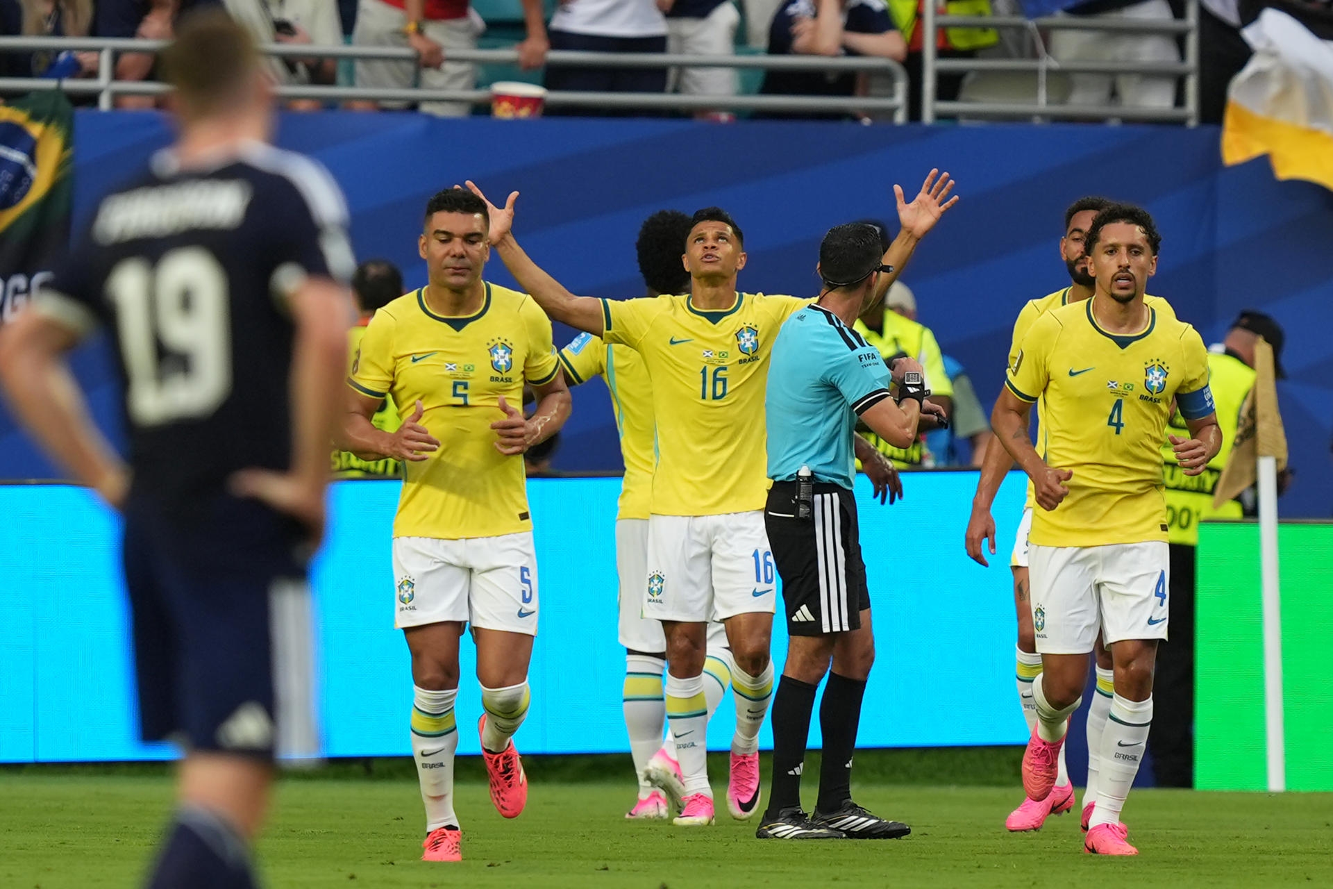 Brasil se queja ante FIFA por trabajo del árbitro mexicano César Ramos