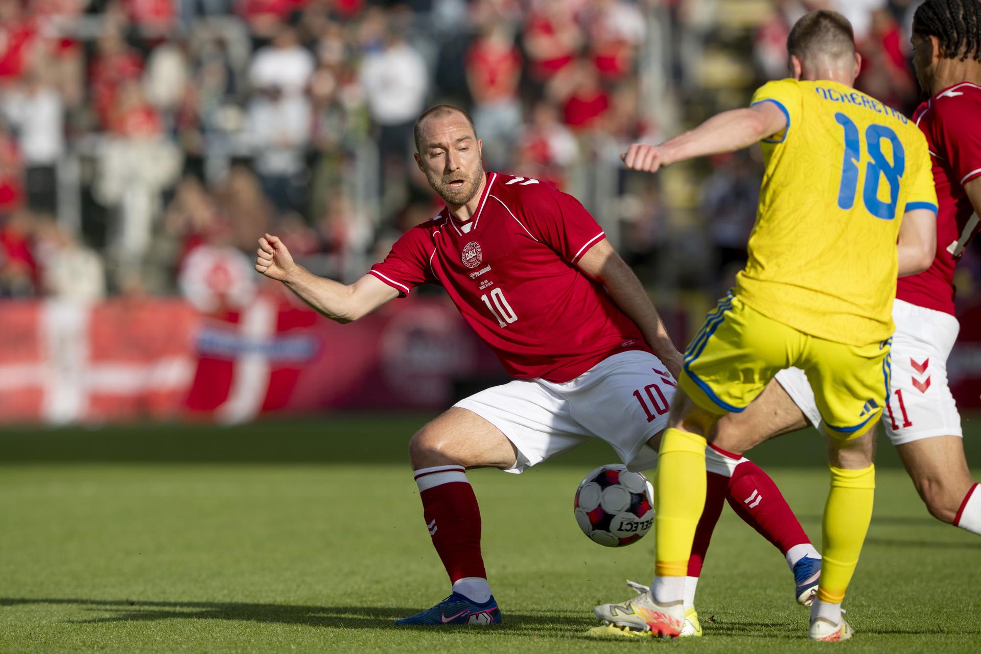 Christian Eriksen se encuentra bien tras desmayo en juego amistoso