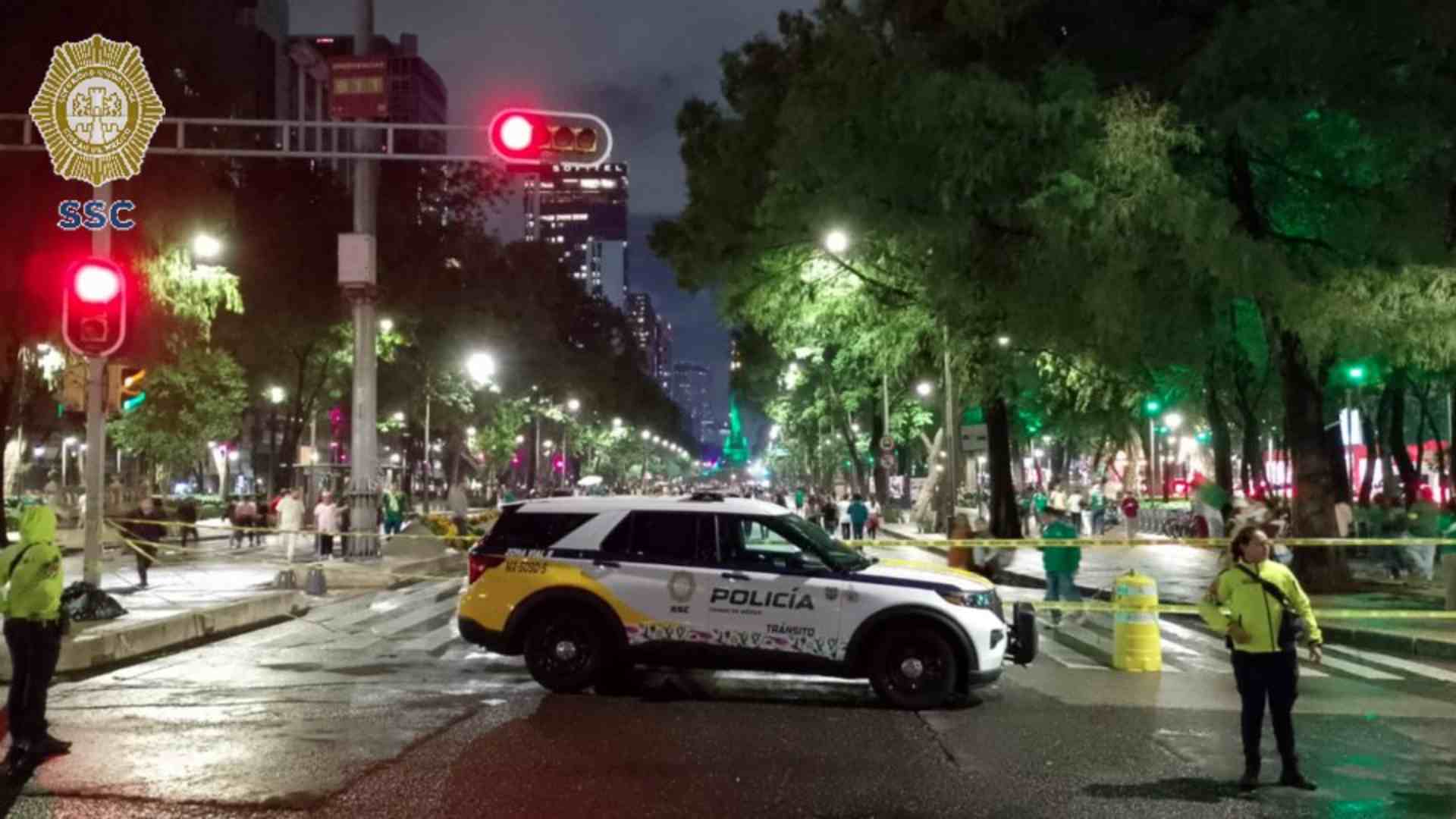 Cierran Reforma y resguardan el Ángel de la Independencia tras festejos por el debut de México Cierran Reforma y resguardan el Ángel de la Independencia tras festejos por el debut de México