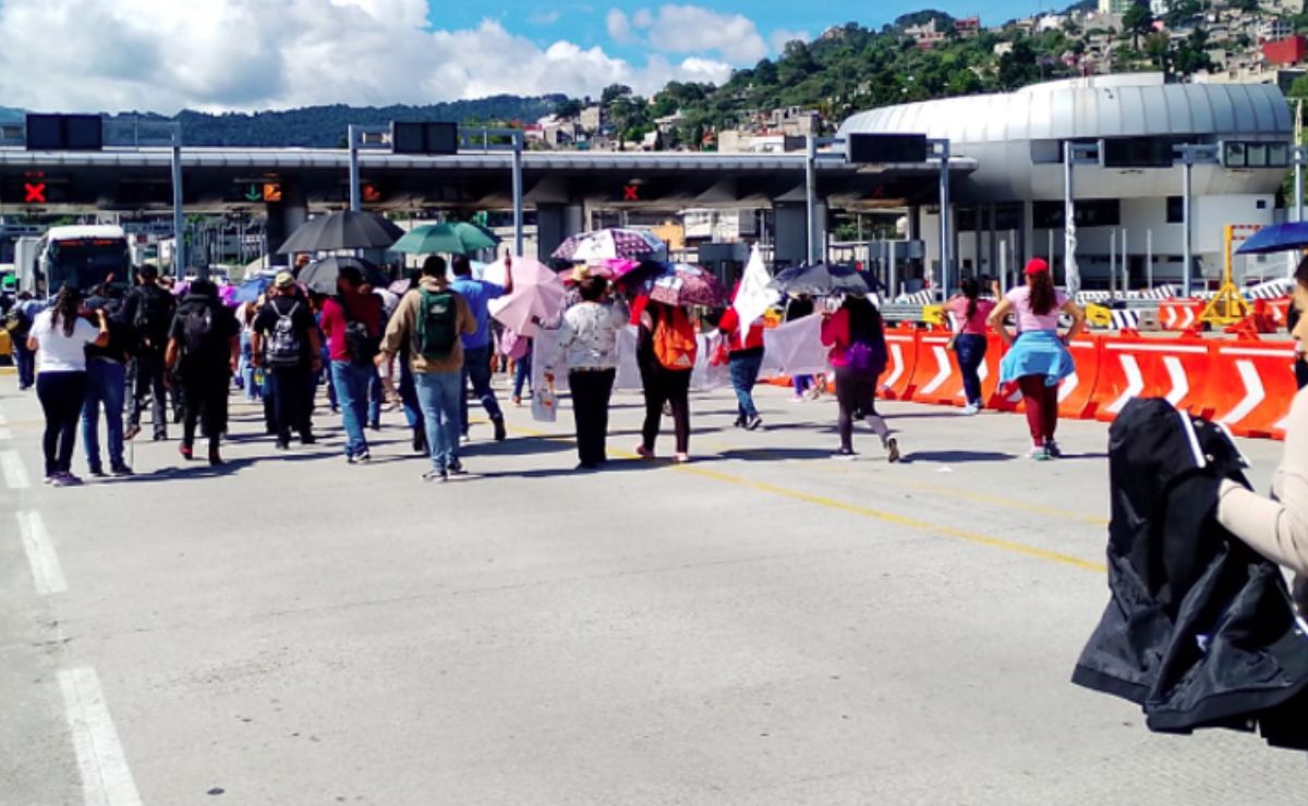 CNTE toma casetas en CDMX y Edomex; advierte más movilizaciones CNTE toma casetas en CDMX y Edomex; advierte más movilizaciones