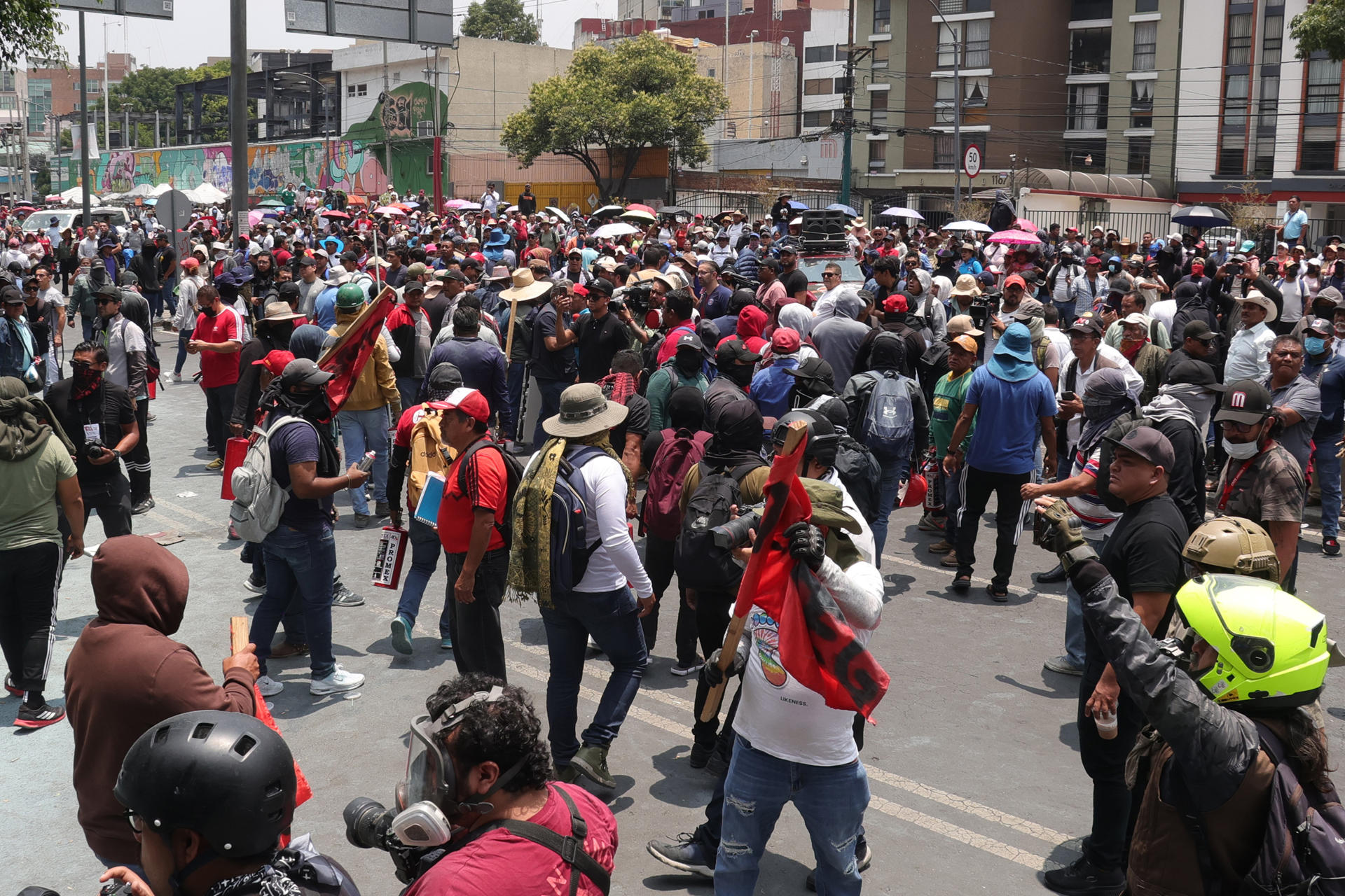 Gobierno sigue en búsqueda de acuerdos con la CNTE; exhorta a levantar plantón en CDMX