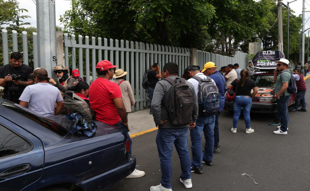 CNTE y otros grupos van hacia el Estadio Ciudad de México, ya están en Acoxpa - cnte-y-otros-grupos-van-hacia-el-estadio-ciudad-de-mexico-ya-estan-en-acoxpa-1024x631