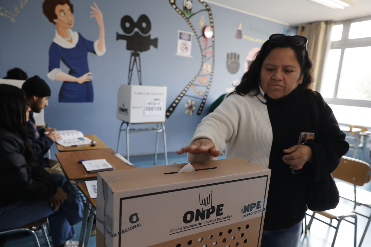 Concluye la votación de la segunda vuelta presidencial en Perú e inicia el escrutinio Concluye la votación de la segunda vuelta presidencial en Perú e inicia el escrutinio
