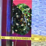 Dejan corona fúnebre en casa de la diputada opositora Paola Gárate en Sinaloa