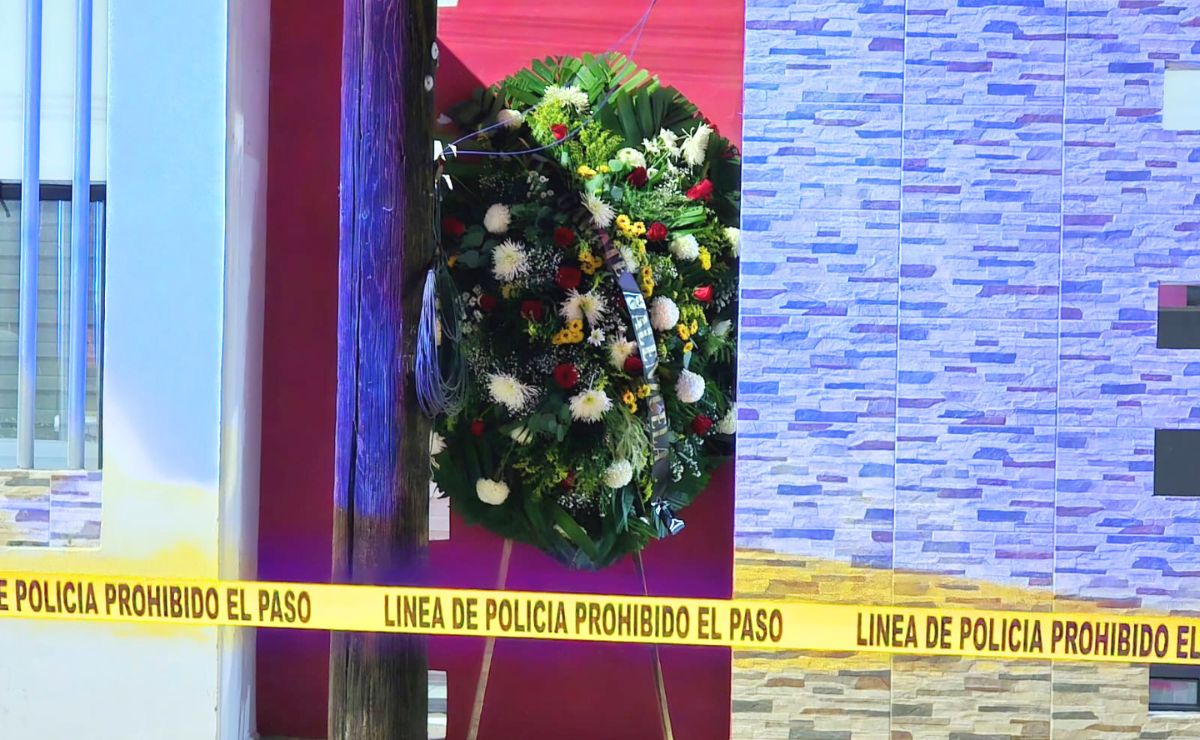 Dejan corona fúnebre en casa de la diputada opositora Paola Gárate en Sinaloa Dejan corona fúnebre en casa de la diputada opositora Paola Gárate en Sinaloa