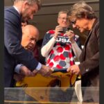 Video: Tom Cruise y David Beckham firman playera del América