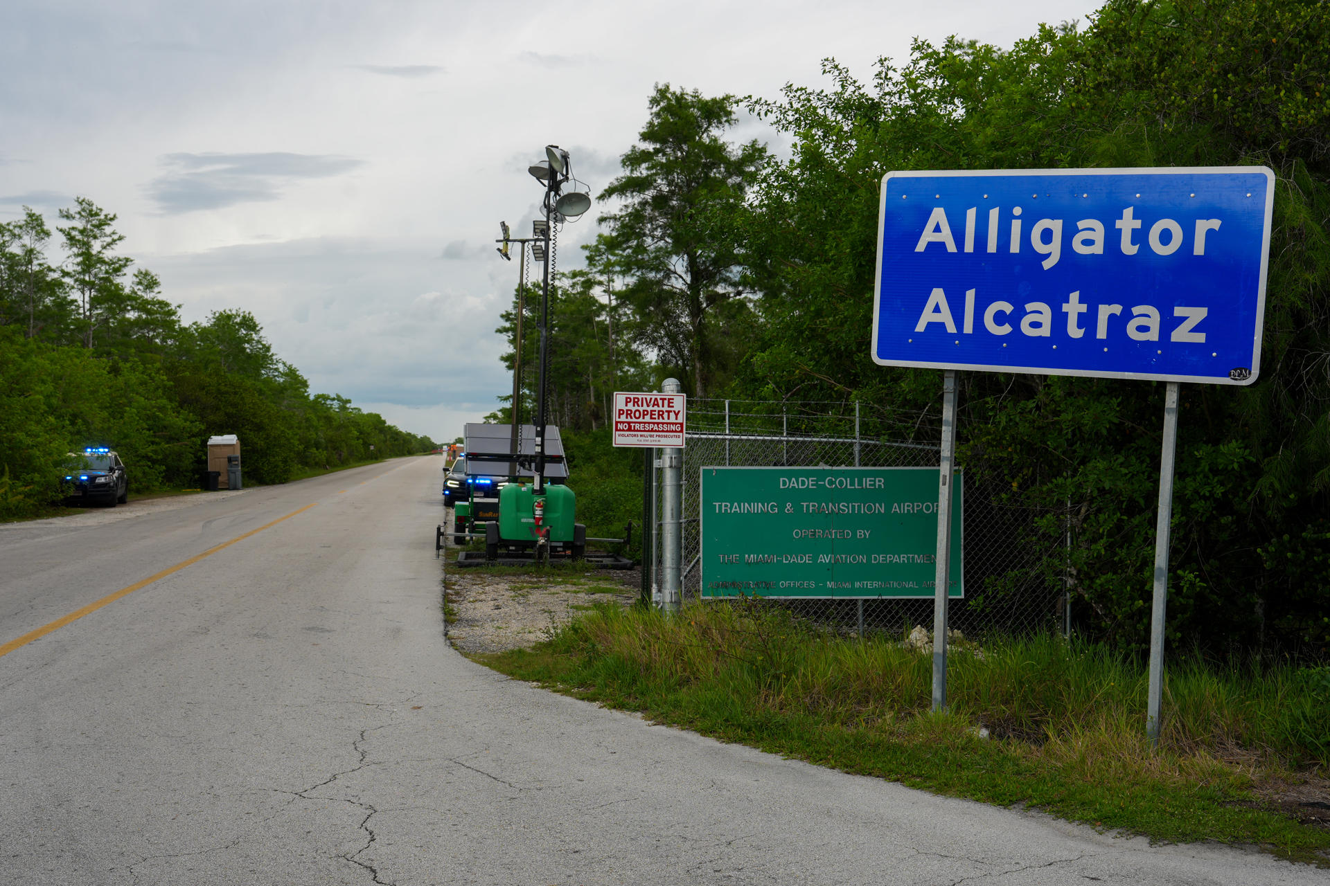 ICE traslada a migrantes de ‘Alligator Alcatraz’ ante el riesgo de huracanes en EE.UU. ICE traslada a migrantes de ‘Alligator Alcatraz’ ante el riesgo de huracanes en EE.UU.