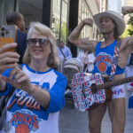 Nueva York se blinda y reúne a miles de aficionados en Bryant Park para Finales de la NBA