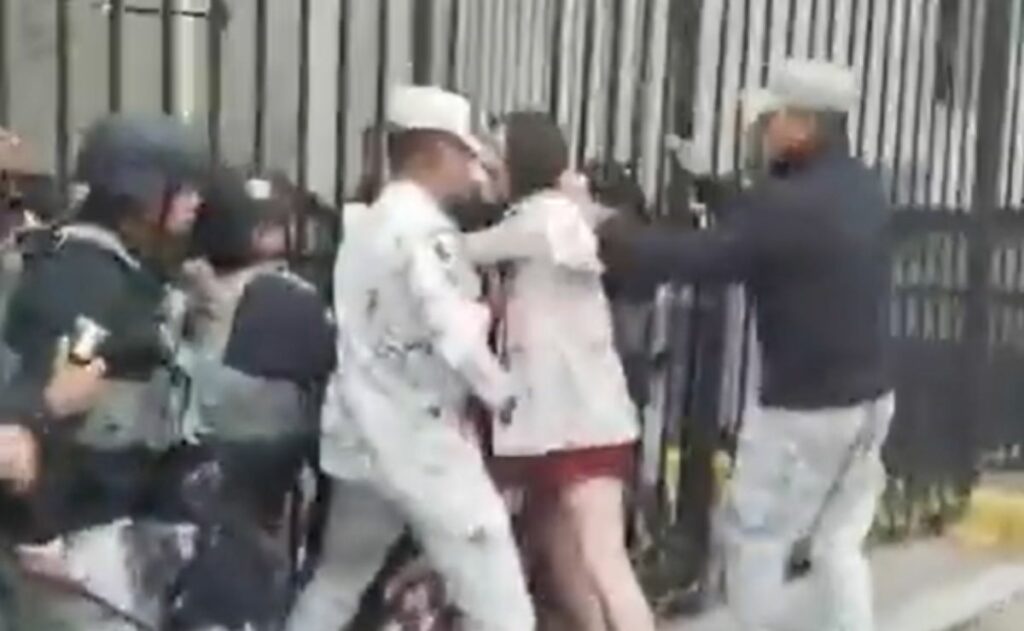 Video: Guardia Nacional desaloja plantón trans en Segob; AI exhorta al diálogo