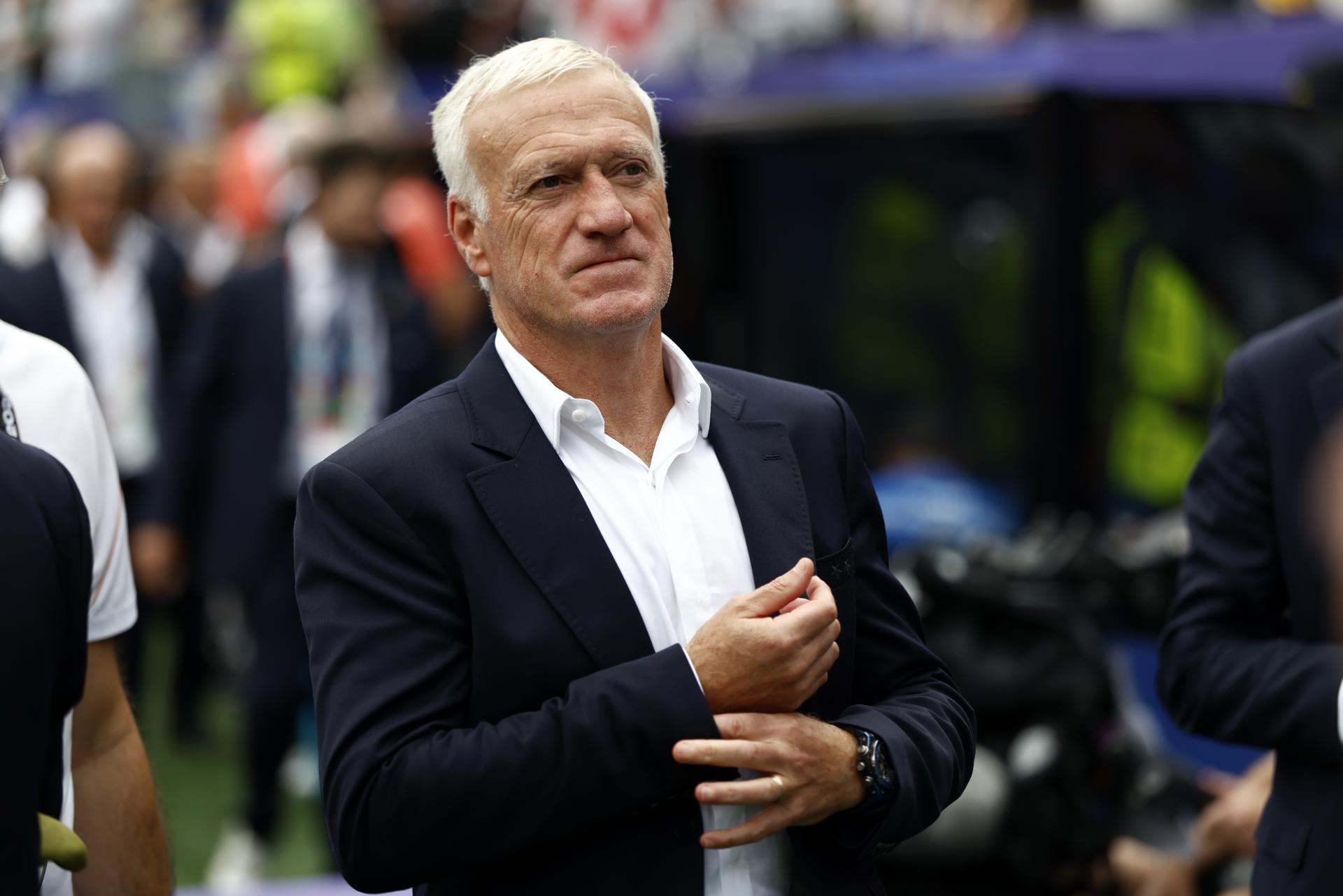 Didier Deschamps se ausentará del Noruega vs Francia por la muerte de su madre Didier Deschamps se ausentará del Noruega vs Francia por la muerte de su madre