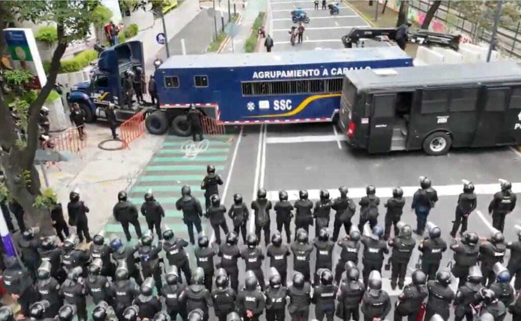 CNTE marcha rumbo al Estadio CDMX; SSC bloquea el paso sobre Calzada de Tlalpan