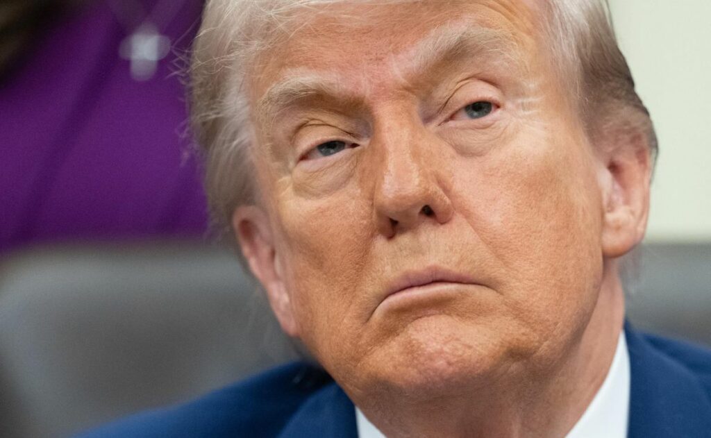 Trump niega paralización de las conversaciones con Irán; diálogo va a “ritmo acelerado”, dice