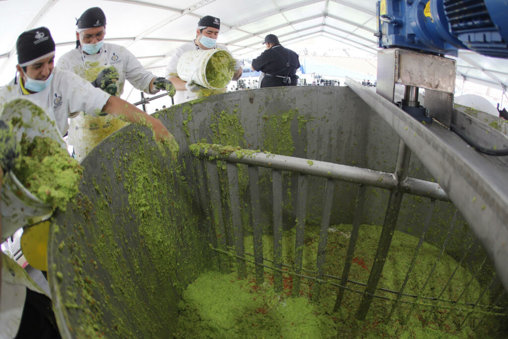 Jalisco establece un Récord Guinness del guacamole más grande del mundo - e0263b337adef7a57515ad59a45a5c331190d944w-1024x683