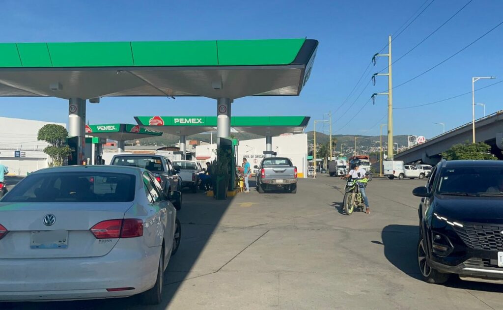 CNTE provoca desabasto de combustible en Oaxaca; inician compras de pánico en gasolineras
